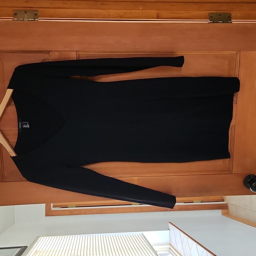 Gently worn v-neck short long sleeve dress